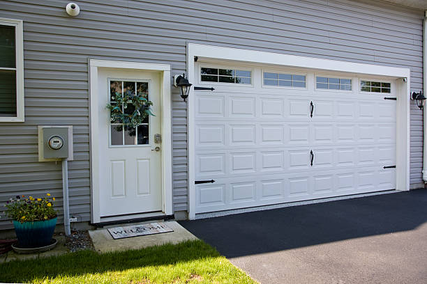24/7 Emergency Garage Door Panel Replacement experts in Elburn, IL